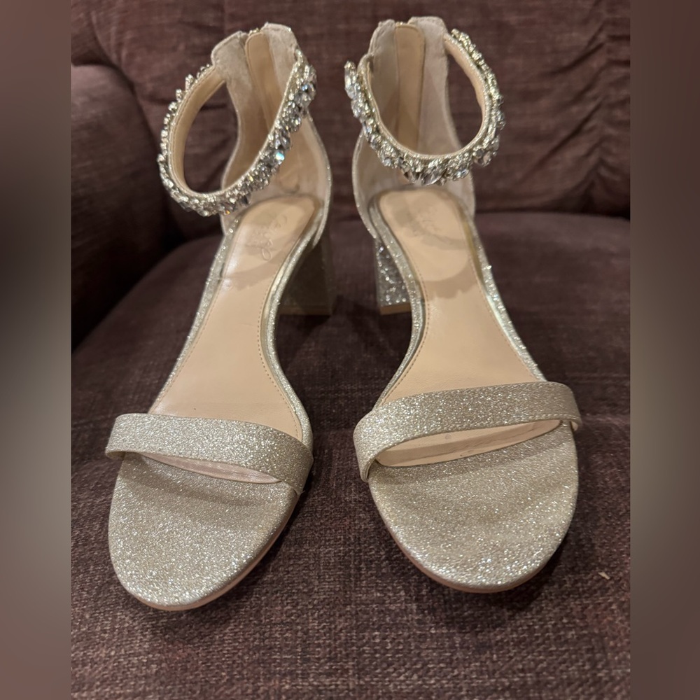 Jewel by Badgely Mischka Gold Sandals Size 8